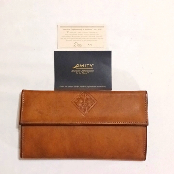 amity Handbags - Vintage NWOT AMITY Vintage Cowhide Women's Tri-fold Wallet